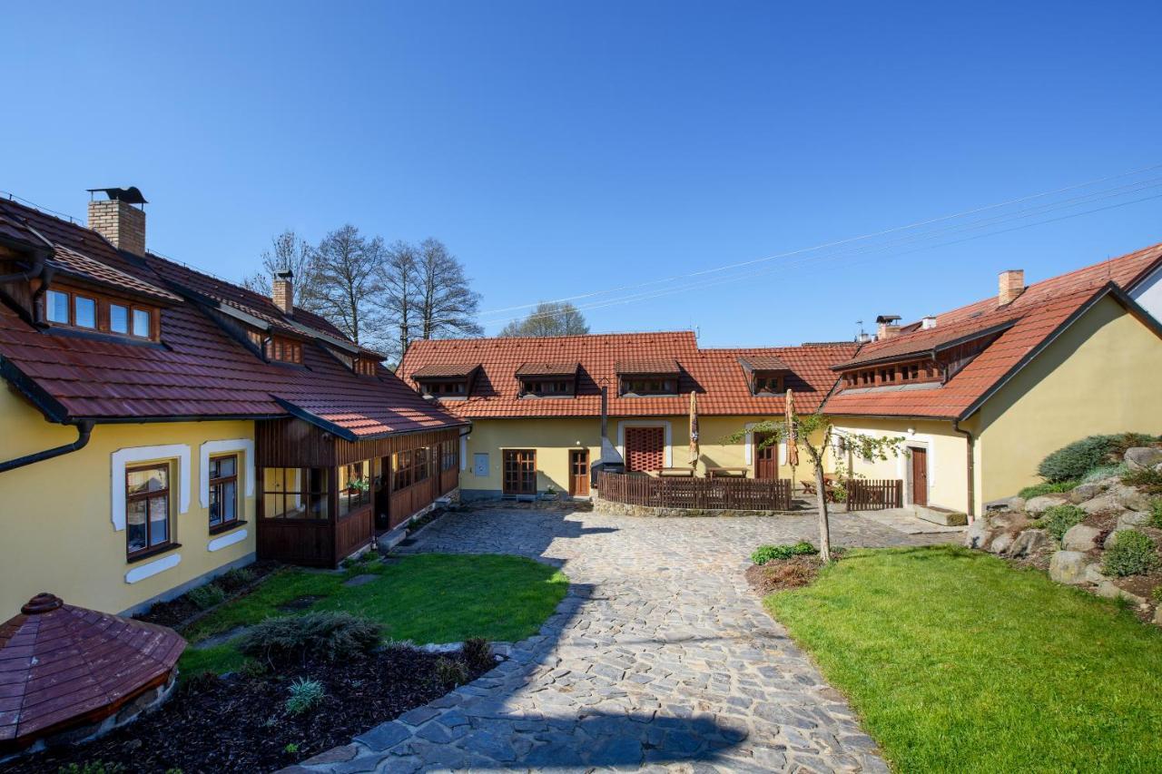 Mlyn Kamenice Klucenice Exteriör bild