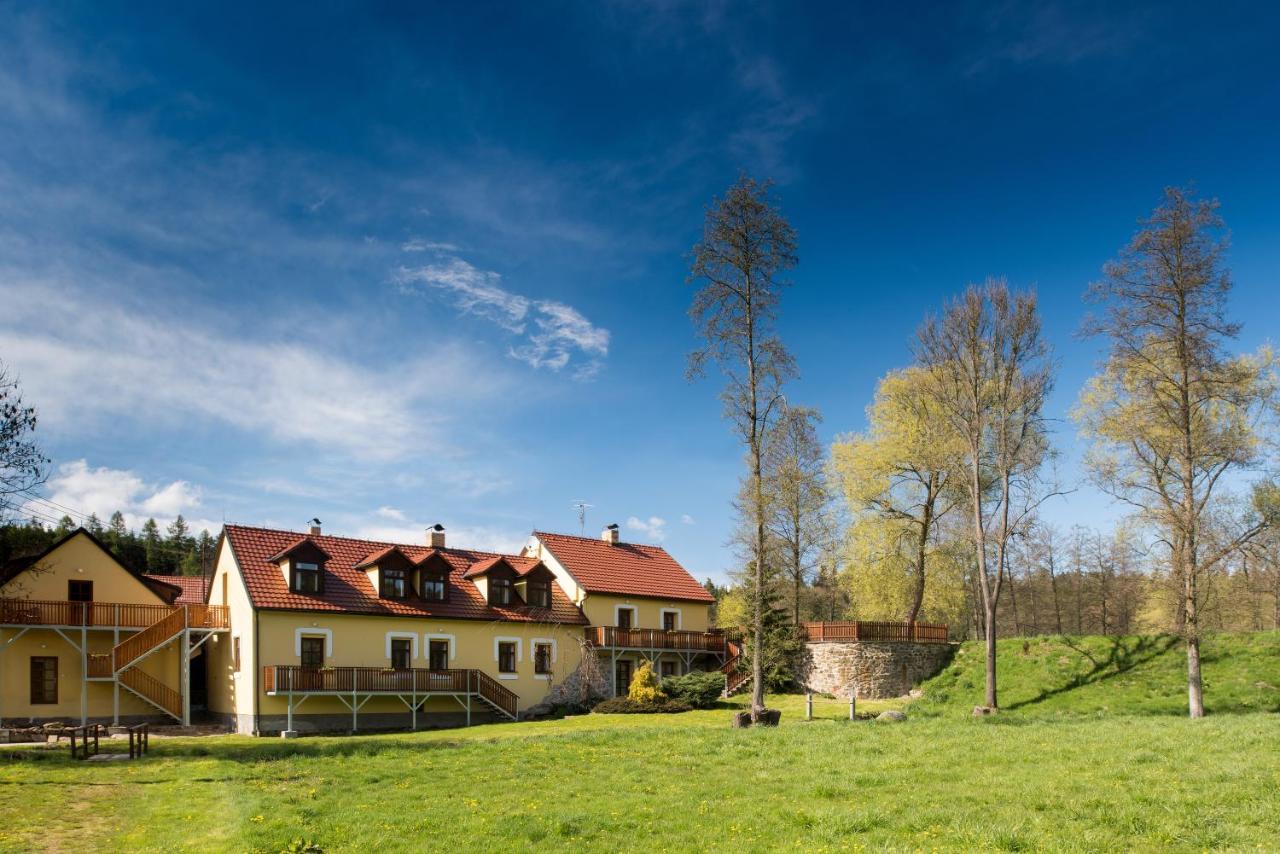 Mlyn Kamenice Klucenice Exteriör bild