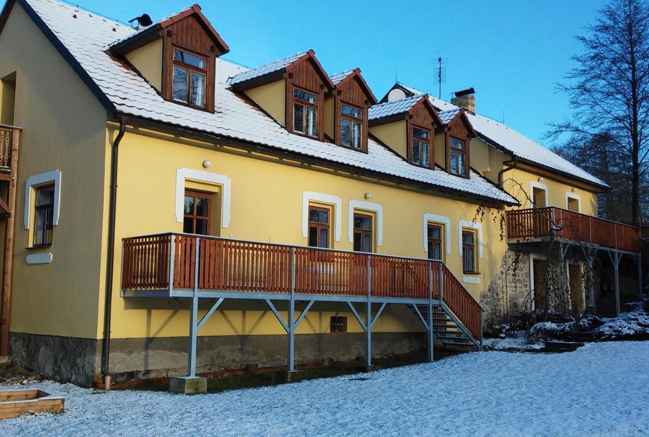 Mlyn Kamenice Klucenice Exteriör bild